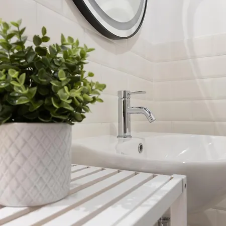 Chic Studio: Historic Elegance דירה *