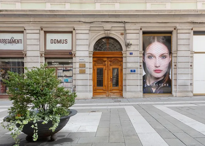 Lejlighed Chic Studio: Historic Elegance Trieste